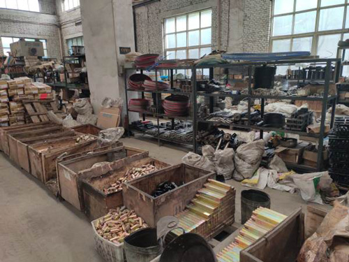 滑塊、電路板、刀架、定位盤、行程開關、水泵等